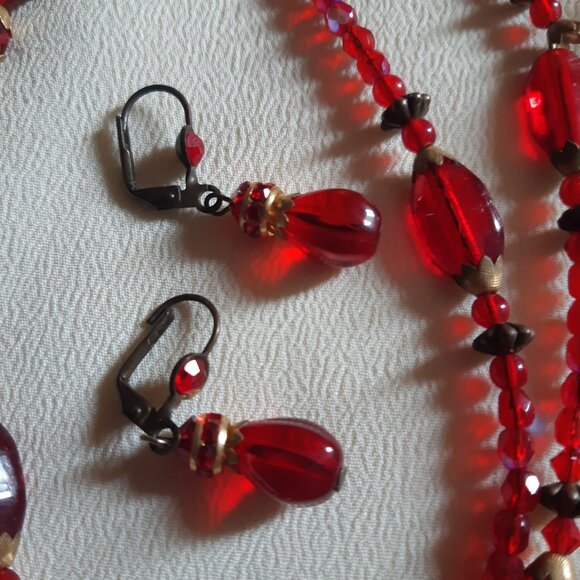 1930-40's Czech Crystal Art Deco 44 Inch Red Lariat Necklace and Earring Set - Picture 7 of 12